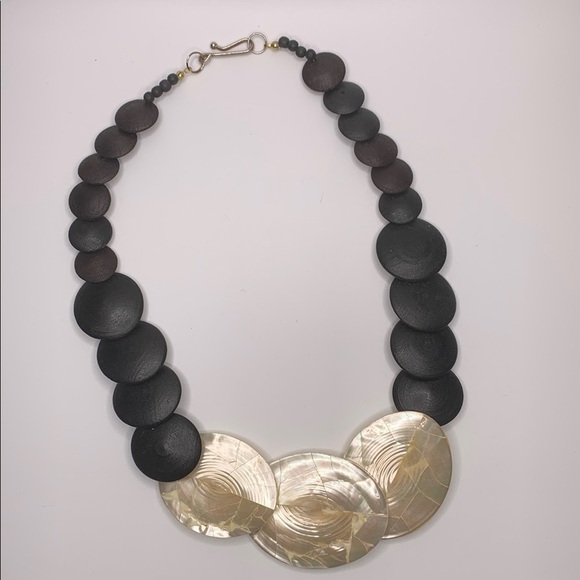 ♥️SALE! 3for$15 Vintage Black and Cream Seashell Necklace 16” - Picture 5 of 7